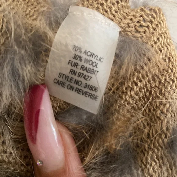 Rabbit Fur Poncho - Picture 6 of 8